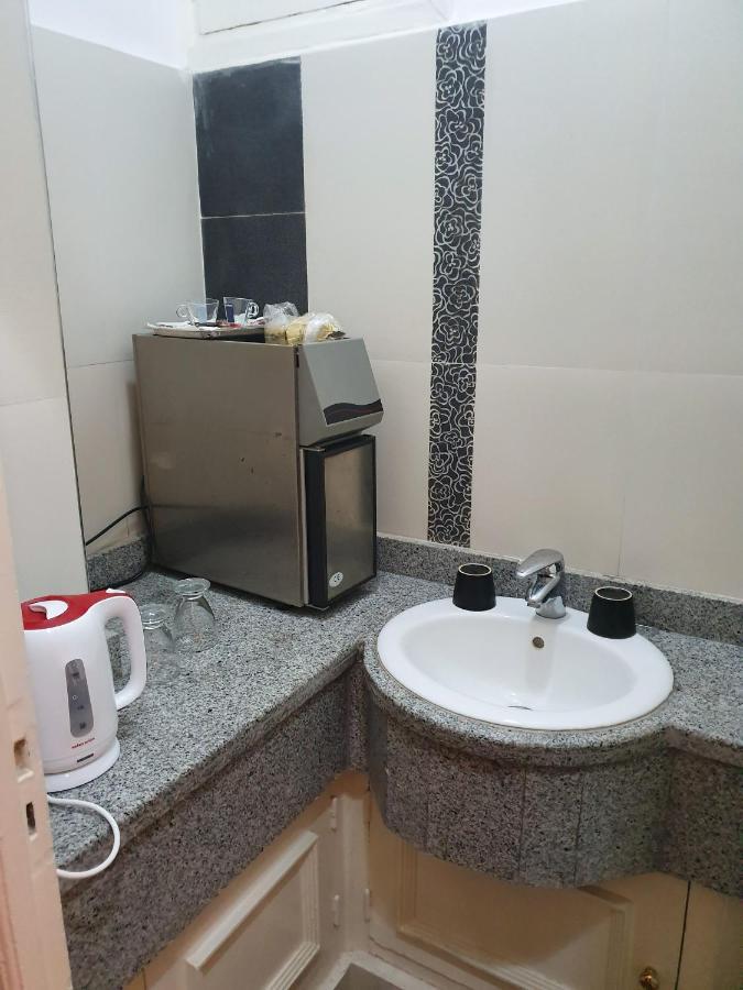 Ambassy Hotel ケニトラ エクステリア 写真